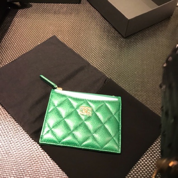 Brand New Authentic Chanel 18S Green Card Holder. - Picture 4 of 5